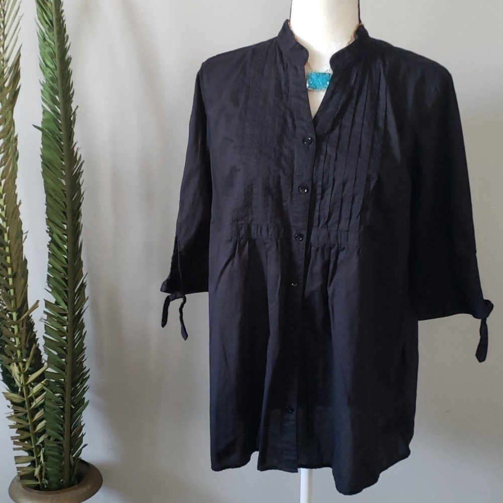 *PRICE DROP*
White Stag black v-neck tunic with tie sleeves - Picture 1 of 3